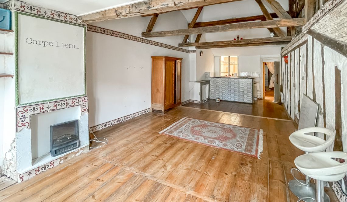 Grand Bayonne rue Port Neuf - Immeuble de 420 m² avec commerce loué + appartement en triplex à moderniser
