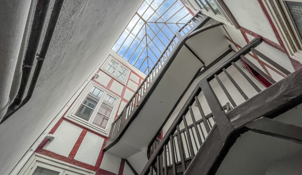 Grand Bayonne rue Port Neuf - Immeuble de 420 m² avec commerce loué + appartement en triplex à moderniser