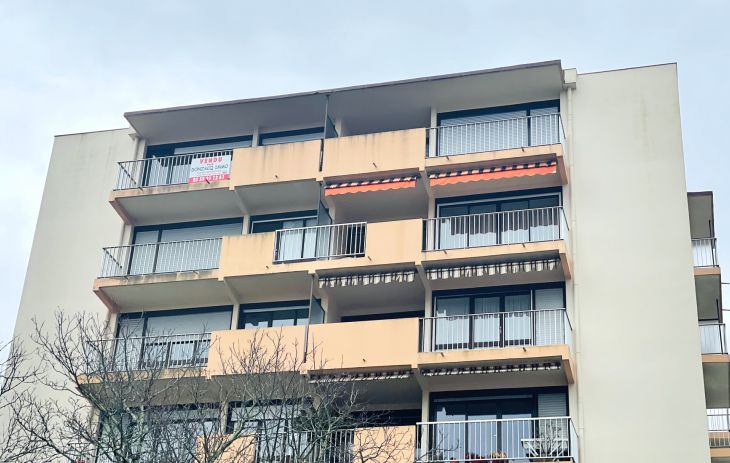 Anglet Mairie/Quintaou/St Jean - Type 2 de 52 m² habitable à relooker + balcon + cave + parking extérieur