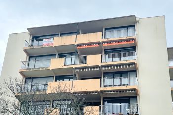 Anglet Mairie/Quintaou/St Jean - Type 2 de 52 m² habitable à relooker + balcon + cave + parking extérieur