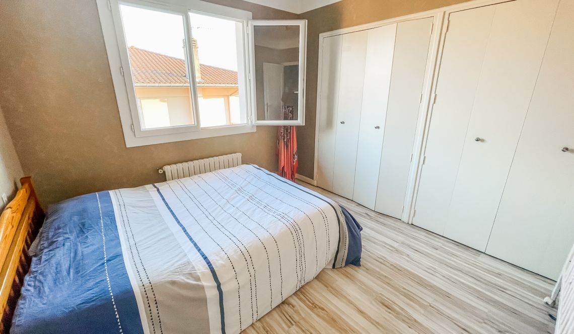 Arcangues le Chapelet/limite Biarritz - Belle maison traditionnele de 125 m² à l’étage + 50 m² en rez de jardin à aménager sur parcelle plate de 1019 m² 