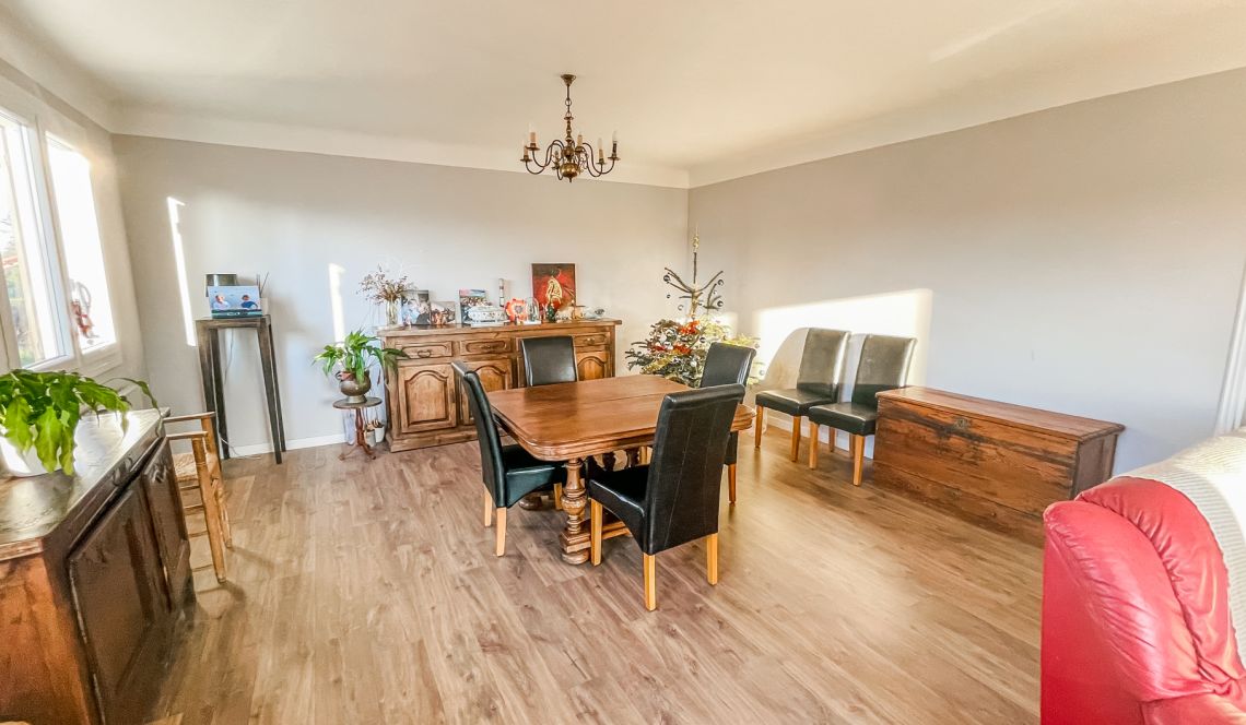 Arcangues le Chapelet/limite Biarritz - Belle maison traditionnele de 125 m² à l’étage + 50 m² en rez de jardin à aménager sur parcelle plate de 1019 m² 