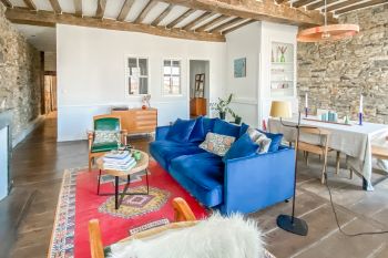 RARE à Bayonne 5 minutes du centre - Atypique F4 de 130 m² H, 3 chambres, séjour de 35 m², cuisine équipée, balcon + 2 terrasses avec jardin privatif