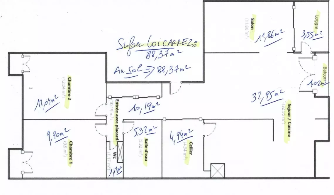 Bayonne place des Gascons - Traversant type 3/4 de 88 m² habitable, pièce de vie de 33 m², balcon/loggia + cellier