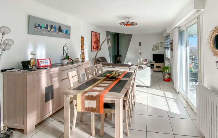 Anglet Montbrun - Villa en parfait état au calme de 160 m² habitable divisée en deux appartements sur parcelle de 531 m²