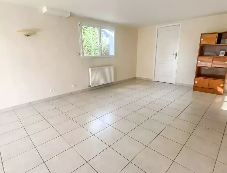 Anglet proximité du Maharin - Villa en parfait état au calme de 160 m² habitable divisée en deux appartements sur parcelle de 531 m²