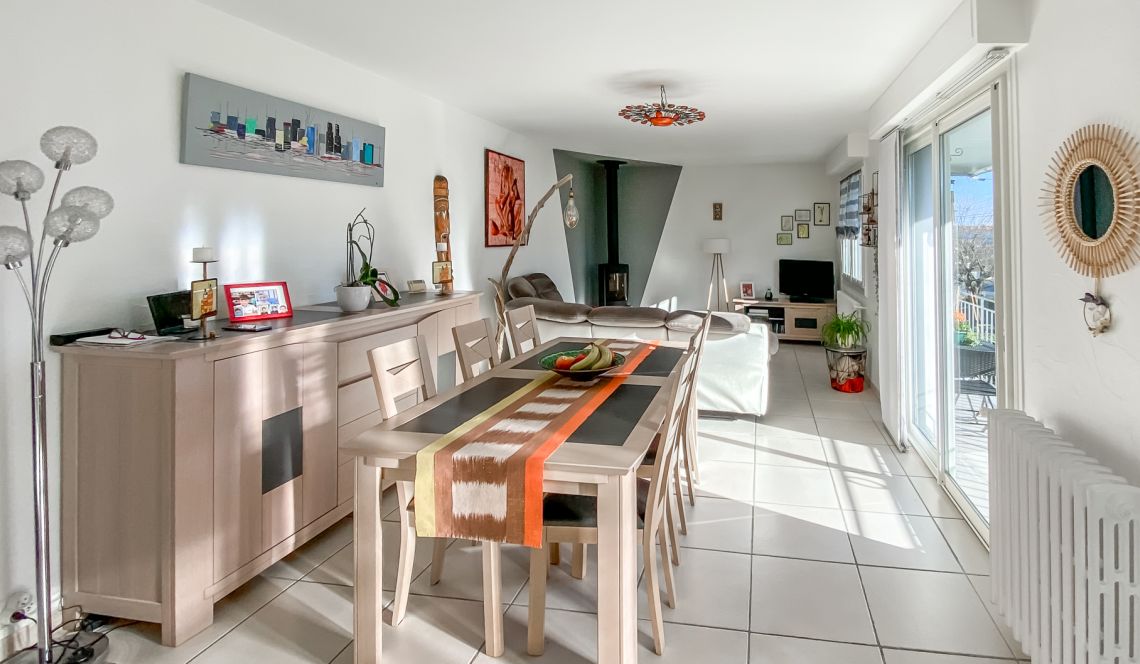 Anglet Montbrun - Villa en parfait état au calme de 160 m² habitable divisée en deux appartements sur parcelle de 531 m²