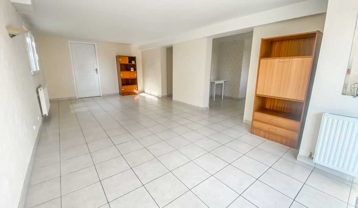 Anglet Montbrun - Villa en parfait état au calme de 160 m² habitable divisée en deux appartements sur parcelle de 531 m²