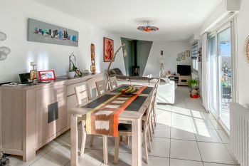Anglet Montbrun - Villa en parfait état au calme de 160 m² habitable divisée en deux appartements sur parcelle de 531 m²