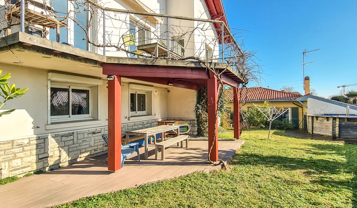 Anglet Montbrun - Belle et grande maison lumineuse de 165 m² H sur deux niveaux sur 547 m² de terrain
