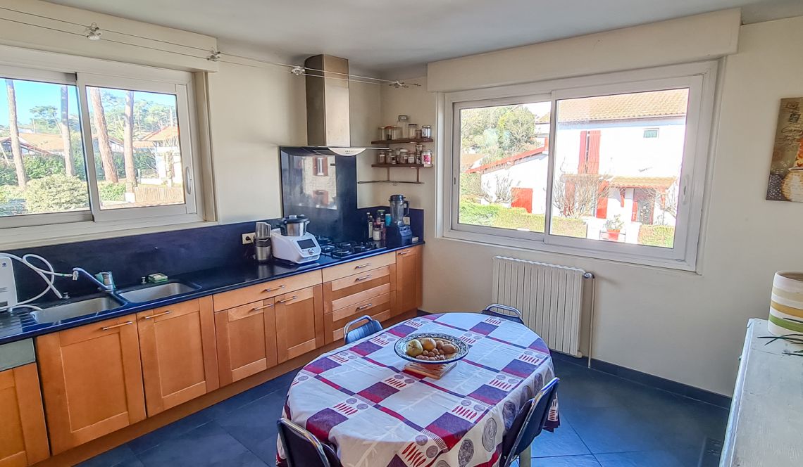 Anglet Montbrun - Belle et grande maison lumineuse de 165 m² H sur deux niveaux sur 547 m² de terrain