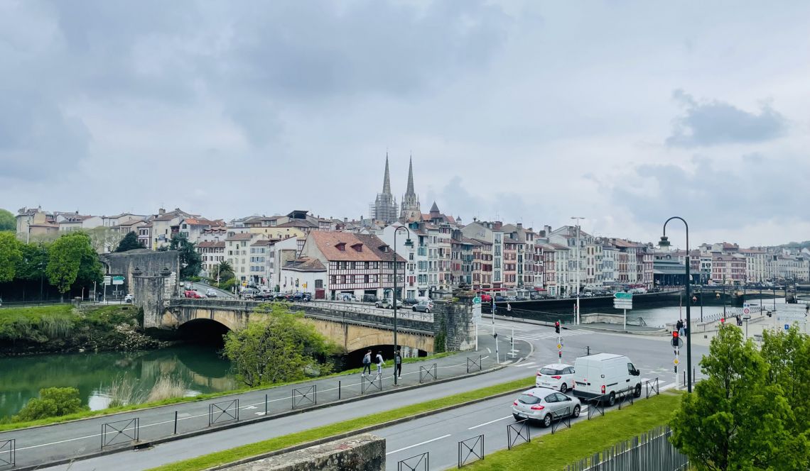 RARE sur Bayonne - Emplacement de tout premier ordre pour ce fond de commerce de restauration + hôtel