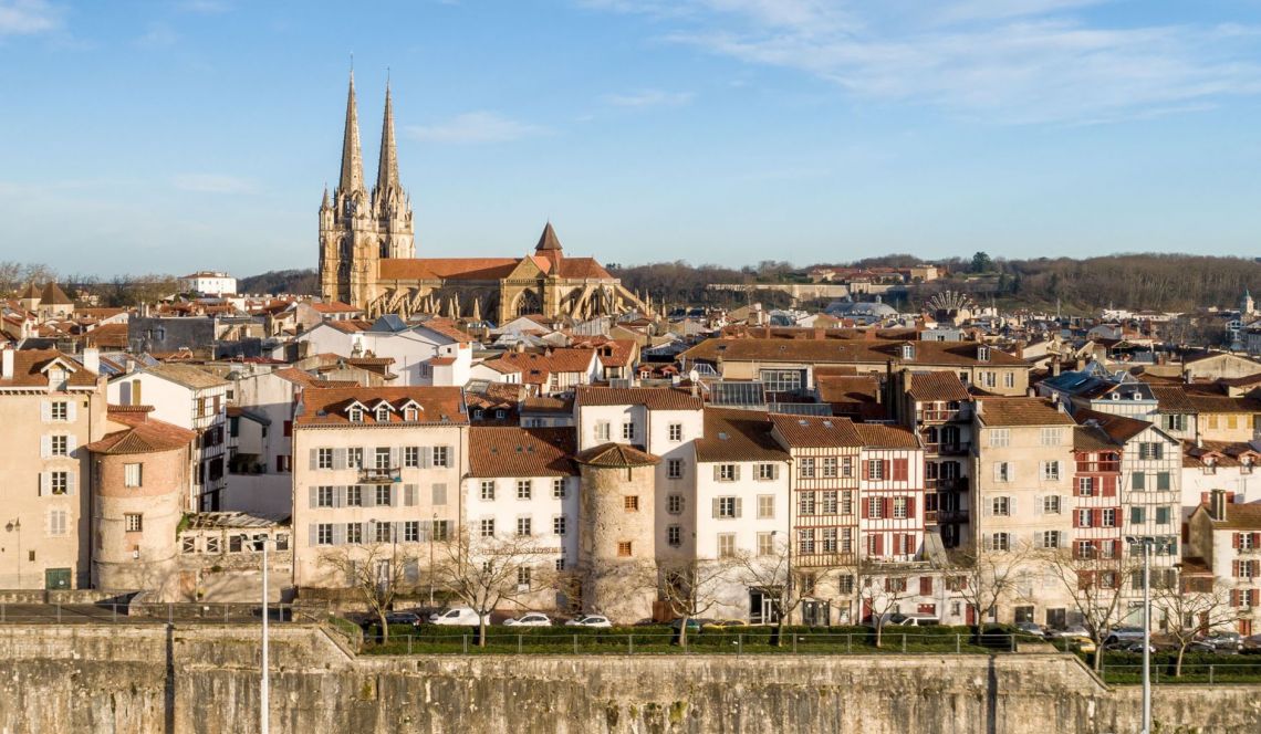 RARE sur Bayonne - Emplacement de tout premier ordre pour ce fond de commerce de restauration + hôtel