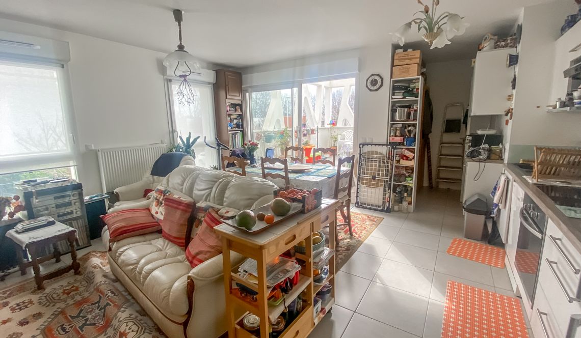 Bayonne Rive droite - Beau type 3 de 67 m² habitable, pièce de vie de 34 m² + terrasse + 2 places parking en sous-sol