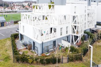 Bayonne Rive droite - Beau type 3 de 67 m² habitable, pièce de vie de 34 m² + terrasse + 2 places parking en sous-sol