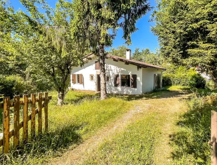 Mouguerre Elissaberry - Au calme, énorme potentiel pour cette maison type F4/5 de 1978 de 90 m² habitable entièrement à rénover sur belle parcelle de 2 293 m²