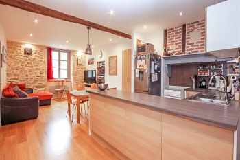 Quartier petit Bayonne - Authentique F3 de 58 m² habitable, pièce de vie de 30 m² avec cuisine équipée, 2 chambres + dressing