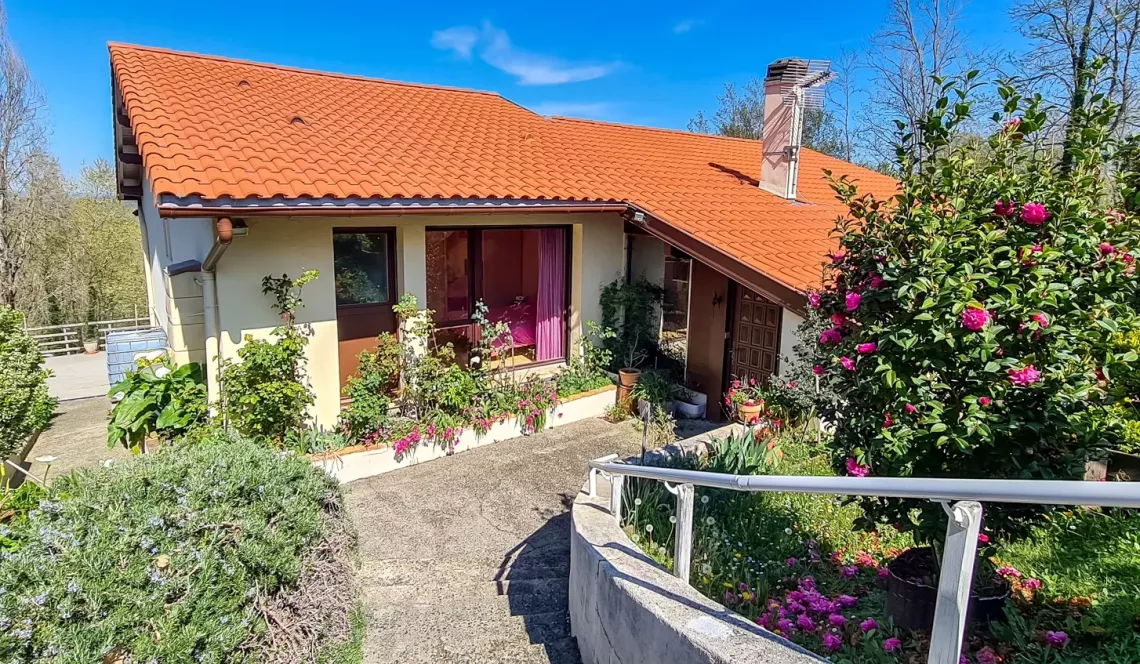 15 minutes de Bayonne sur la hauteur - Maison d’architecte type 5/6 de 133 m² habitable, 4 chambres sur parcelle de 1365 m²