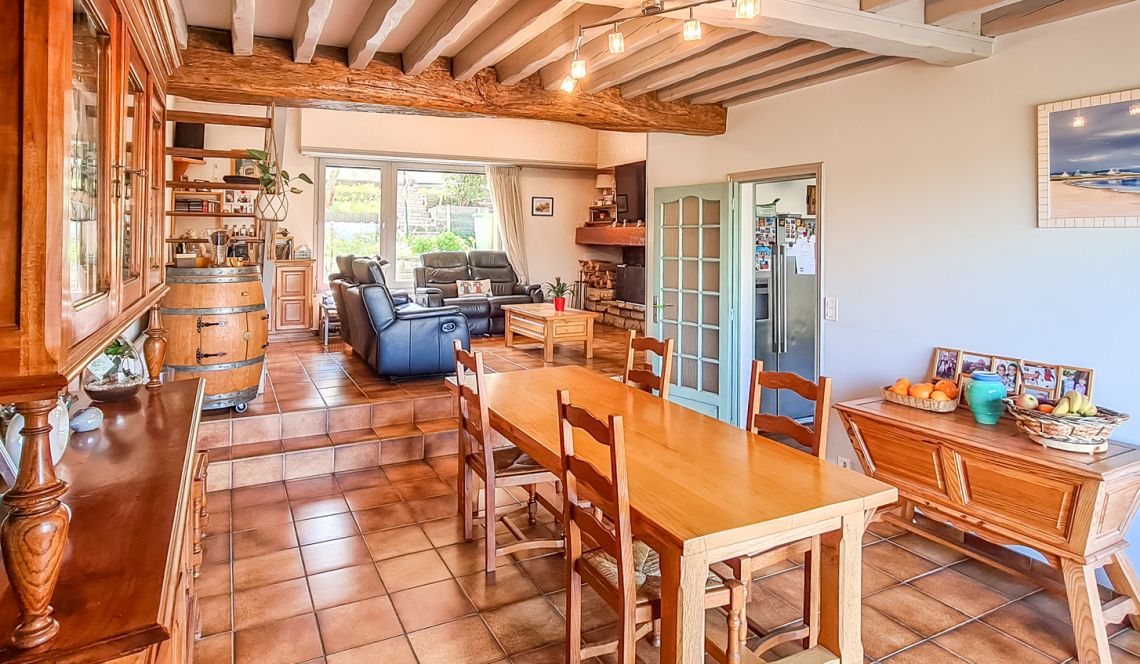 15 minutes de Bayonne sur la hauteur - Maison d’architecte type 5/6 de 133 m² H, 4 chambres sur parcelle de 1365 m²