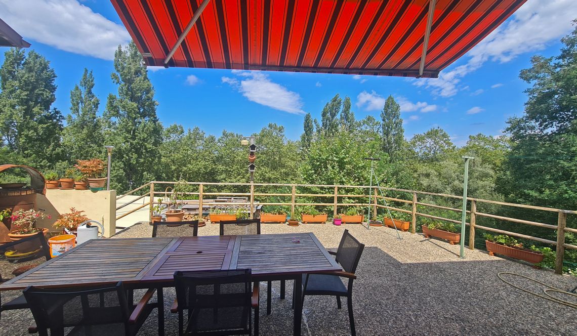 15 minutes de Bayonne sur la hauteur - Maison d’architecte type 5/6 de 133 m² H, 4 chambres sur parcelle de 1365 m²
