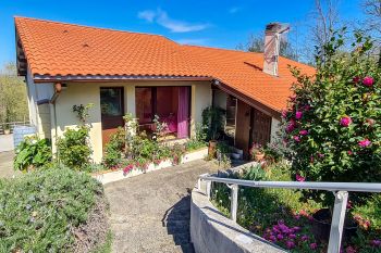 15 minutes de Bayonne sur la hauteur - Maison d’architecte type 5/6 de 133 m² H, 4 chambres sur parcelle de 1365 m²