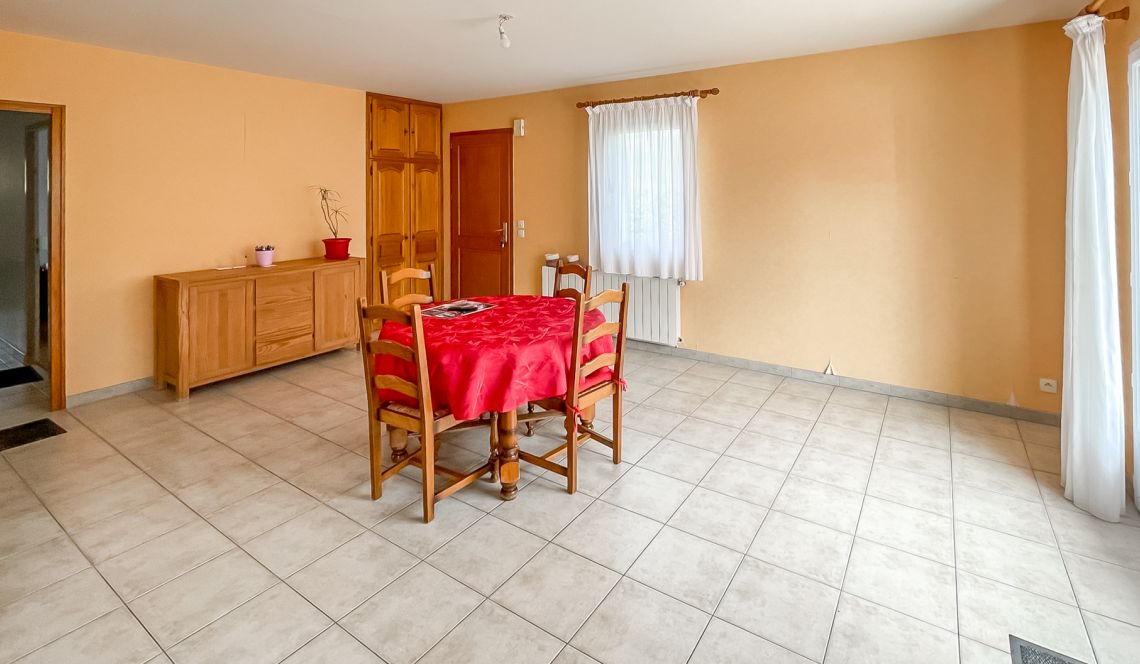 Cambo les Bains - Joli plain-pied de 1999 de 96 m² habitable + garage de 15 m² sur parcelle plate de 699 m²