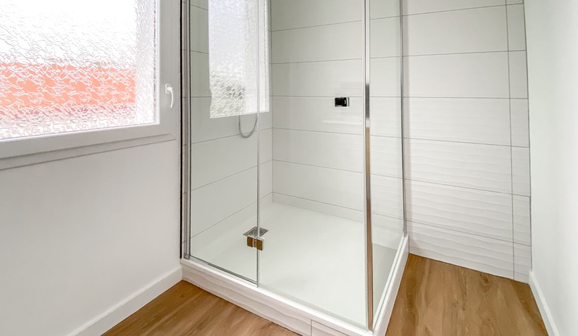5 minutes d’Ustaritz à Jatxou - Mitoyenne d’un côté de 91 m² habitable, 3 chambres, terrasse sur 150 m² de jardin privatif 