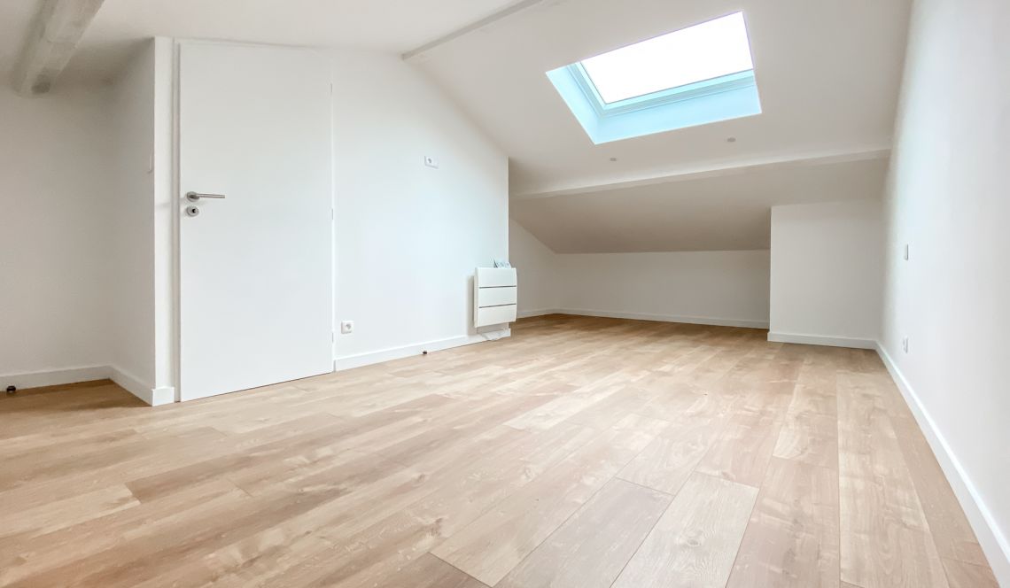 5 minutes d’Ustaritz à Jatxou - Mitoyenne d’un côté de 91 m² habitable, 3 chambres, terrasse sur 150 m² de jardin privatif 