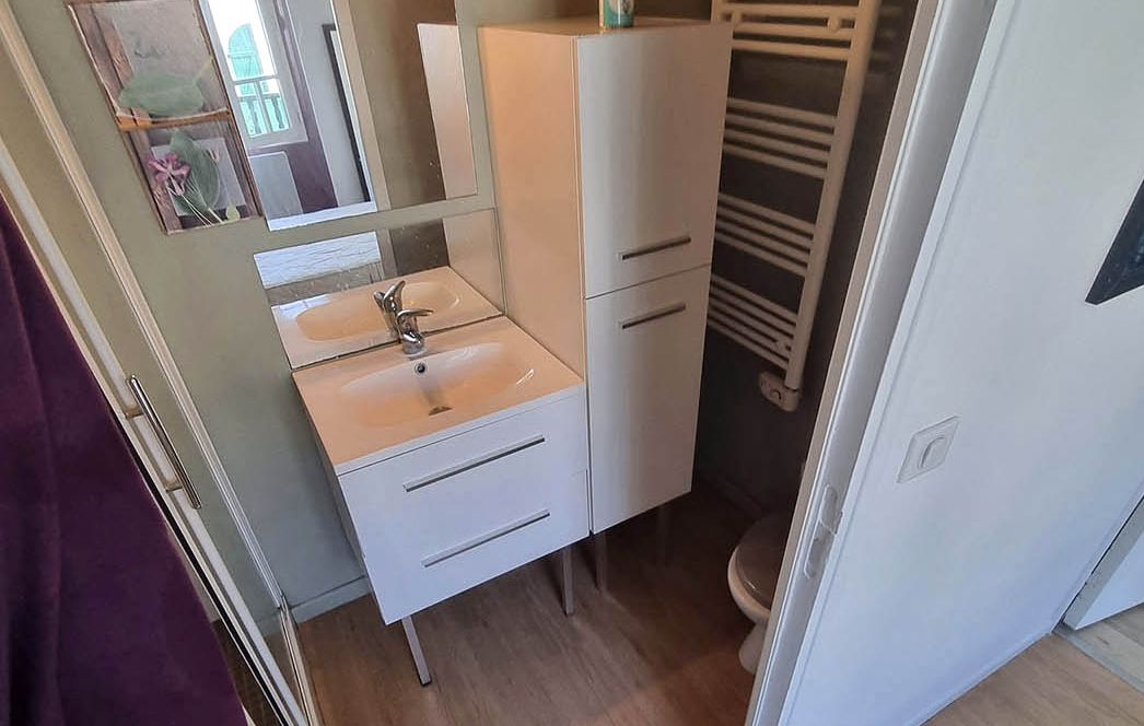 Biarritz au fond d’une impasse - T1 bis de 25 m² habitable, cuisine américaine, coin nuit, salle d’eau et accès jardin de la copropriété