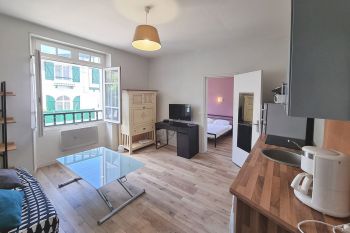 Biarritz au fond d’une impasse - T1 bis de 25 m² habitable, cuisine américaine, coin nuit, salle d’eau et accès jardin de la copropriété