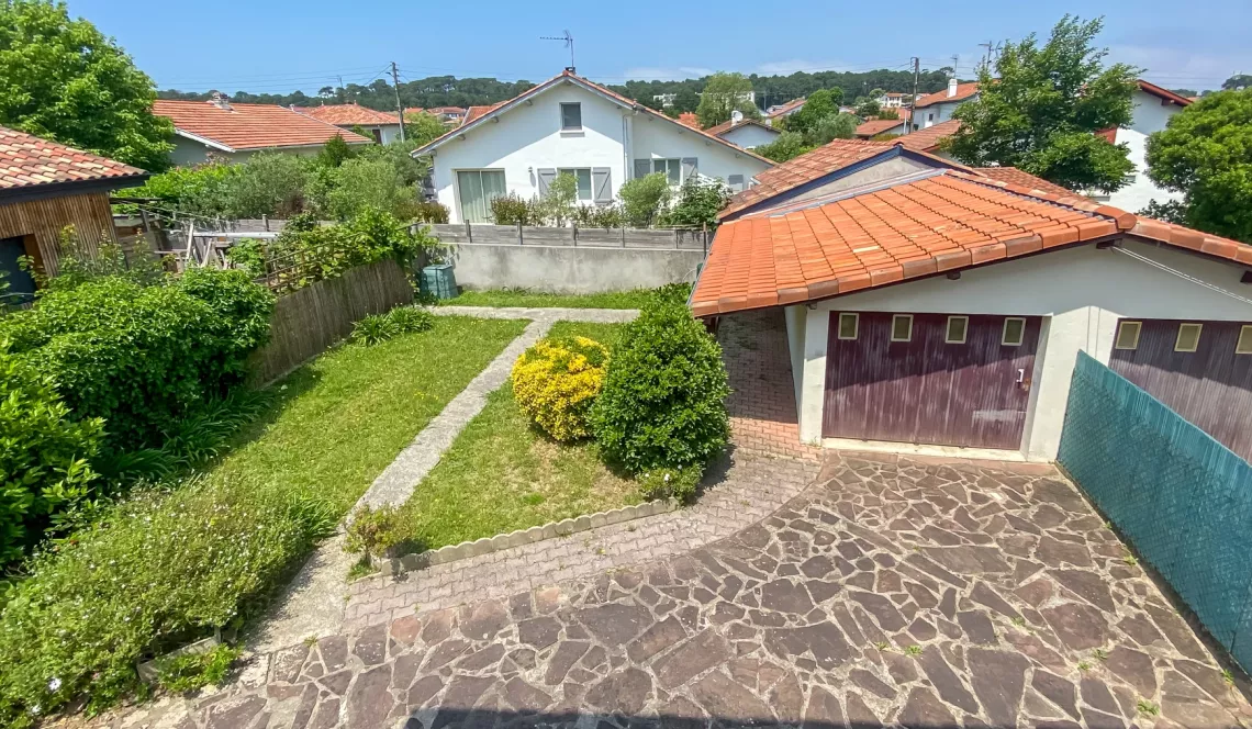 RARE à Anglet Montbrun - Type 4 de 80 m² habitable environ à l’étage dans petite copropriété de 2 + jardin + garage