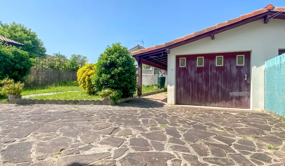 RARE à Anglet Montbrun - Type 4 de 80 m² habitable environ à l’étage dans petite copropriété de 2 + jardin + garage