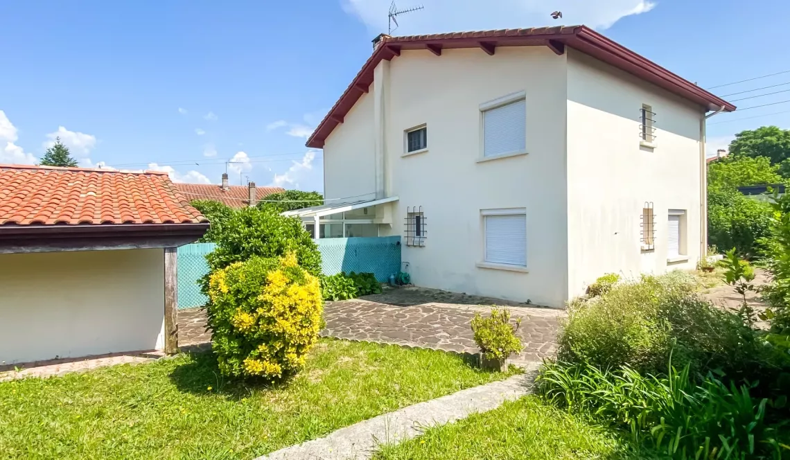 RARE à Anglet Montbrun - Type 4 de 80 m² habitable environ à l’étage dans petite copropriété de 2 + jardin + garage