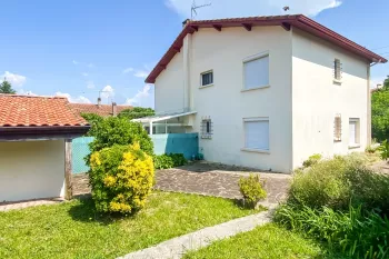 RARE à Anglet Montbrun - Type 4 de 80 m² habitable environ à l’étage dans petite copropriété de 2 + jardin + garage