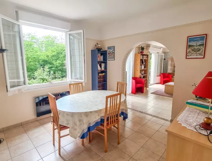 Bayonne au fond d’une impasse - Copropriété de 2 pour cette maison rénovée de type 4 de 93 m² habitable en parfait état + dépendances sur 200 m² de jardin