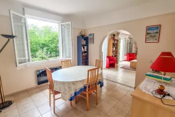 Bayonne au fond d’une impasse - Copropriété de 2 pour cette maison rénovée de type 4 de 93 m² habitable en parfait état + dépendances sur 200 m² de jardin