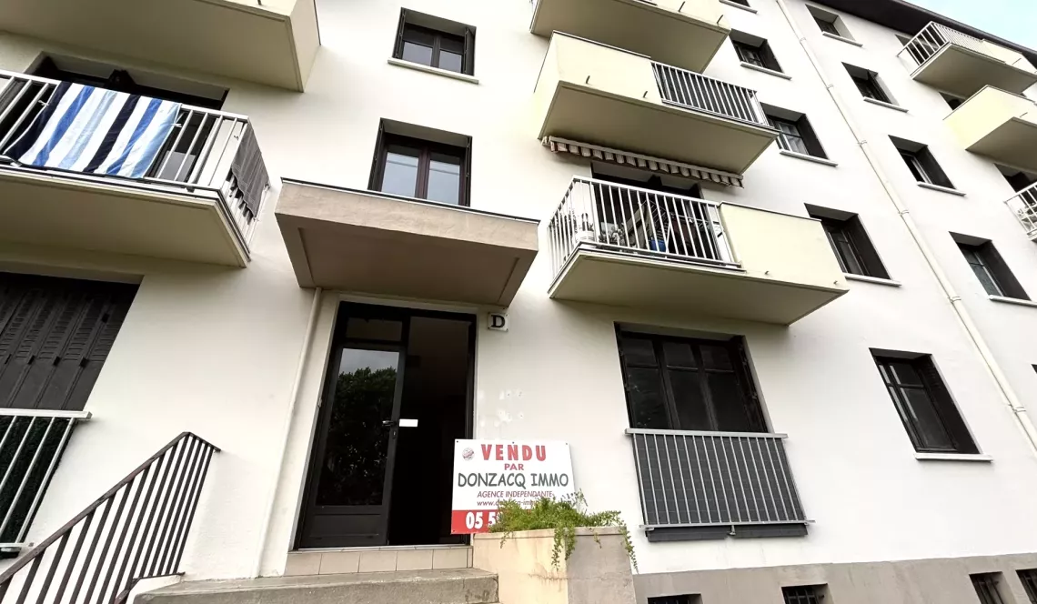 Bayonne sur la hauteur - Jolie vue dégagée sur parc pour ce beau type 3 de 61 m² habitable à rénover + grande cave