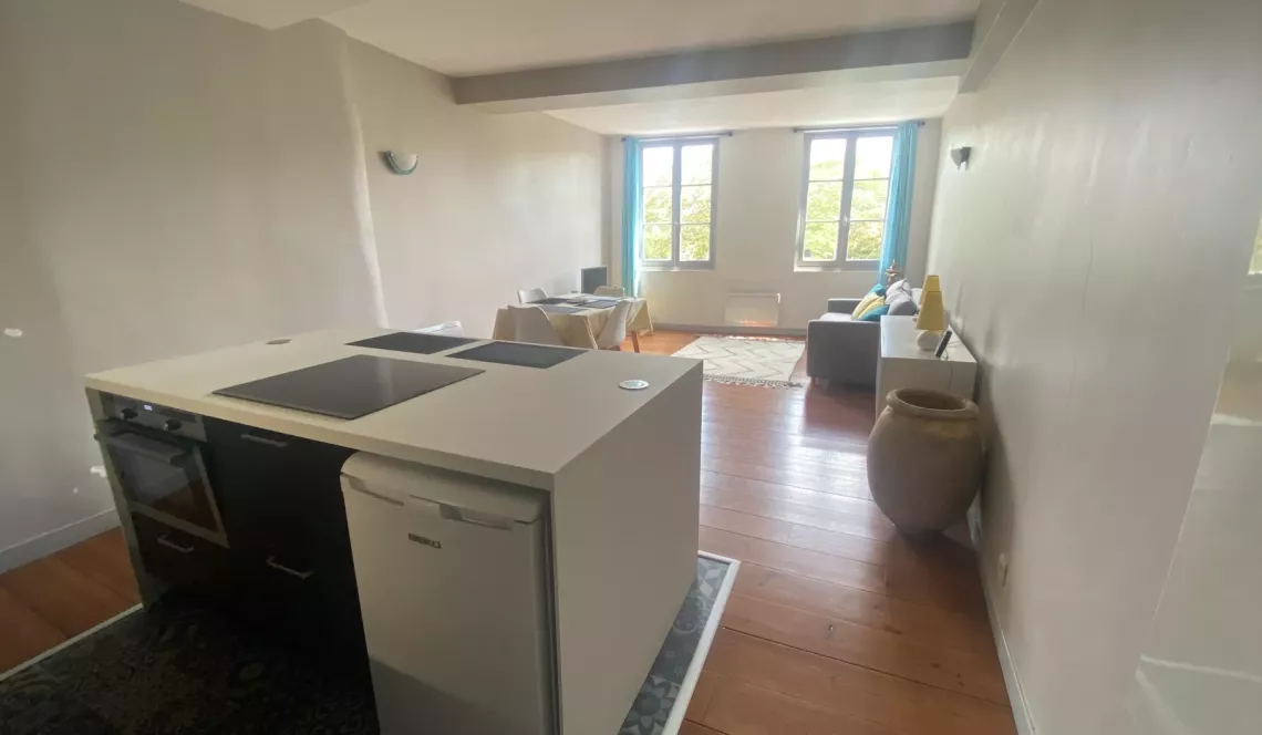 Bayonne les remparts - Jolie vue dégagée pour ce type 2 de 48 m² habitable avec belle pièce principale de 29 m² + local vélo