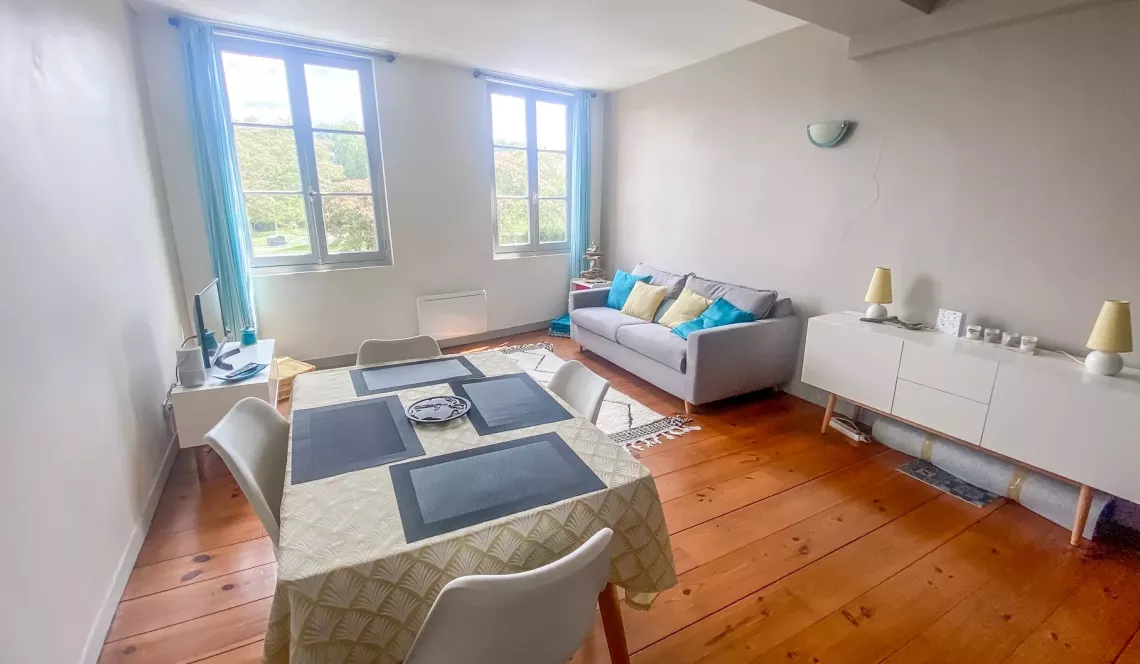 Bayonne les remparts - Jolie vue dégagée pour ce type 2 de 48 m² habitable avec belle pièce principale de 29 m² + local vélo