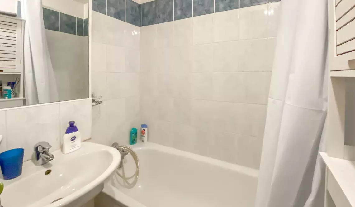Bayonne les remparts - Jolie vue dégagée pour ce type 2 de 48 m² habitable avec belle pièce principale de 29 m² + local vélo