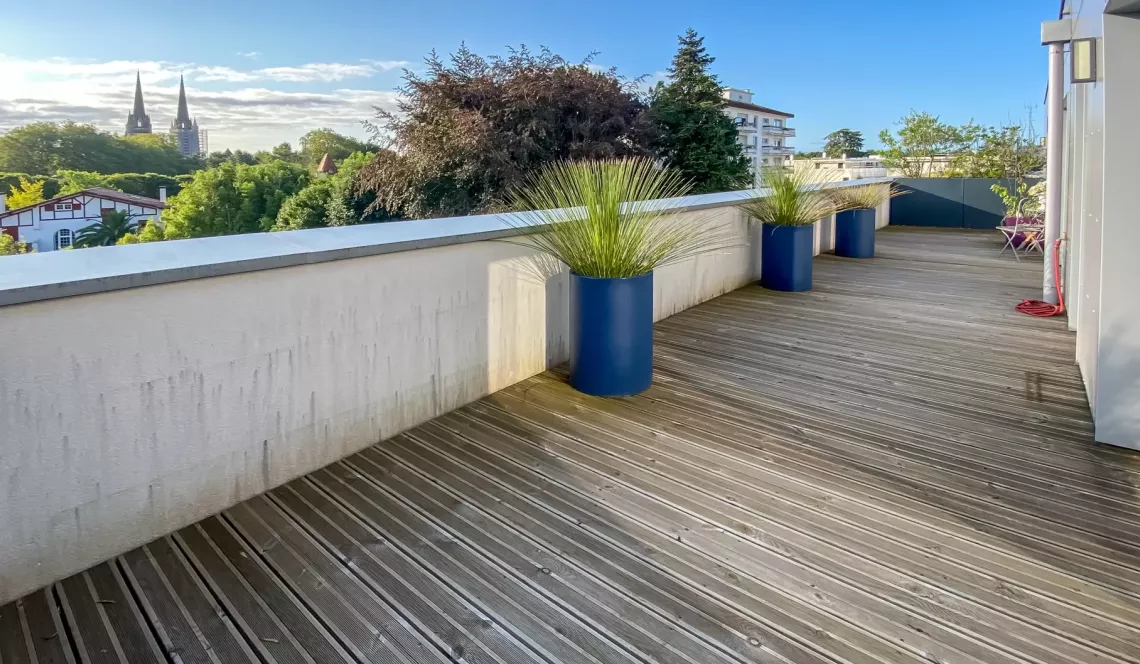Bayonne Allées Paulmy - Dernier étage et vue sur la Cathédrale pour ce bel F4 de 112 m², pièce de vie de 50 m², 2 terrasses de 35 m² + 2 places de parking 