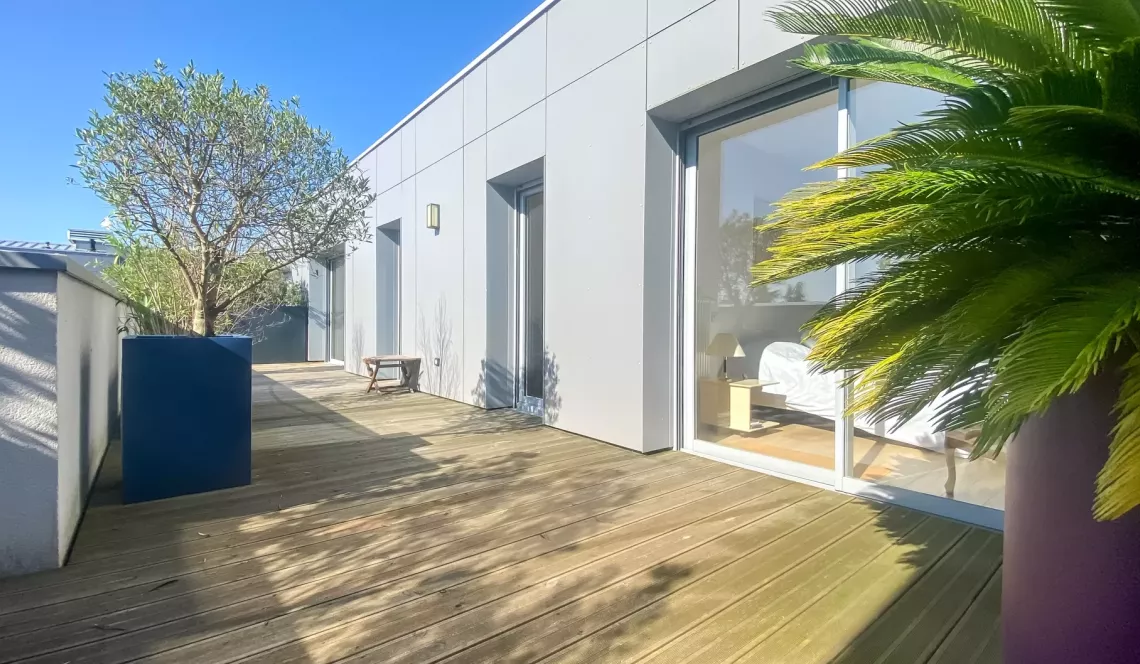 Bayonne Allées Paulmy - Dernier étage et vue sur la Cathédrale pour ce bel F4 de 112 m², pièce de vie de 50 m², 2 terrasses de 35 m² + 2 places de parking 