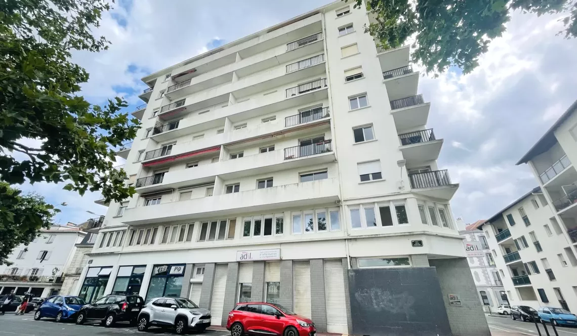 Rare à Bayonne St Esprit - Vue époustouflante pour ce beau type 4 de 74 m² habitable en très bon état général, cuisine équipée, 3 chambres, balcon tout en long