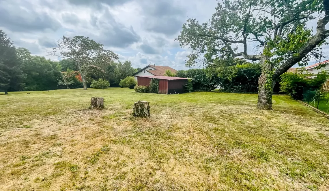 RARE à Anglet rue de Lamouly - Terrain à bâtir plat d’une surface de 500 m², prévoir viabilisation + branchement tout à l’égout