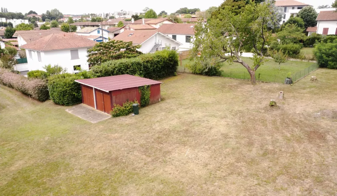 RARE à Anglet rue de Lamouly - Terrain à bâtir plat d’une surface de 500 m², prévoir viabilisation + branchement tout à l’égout