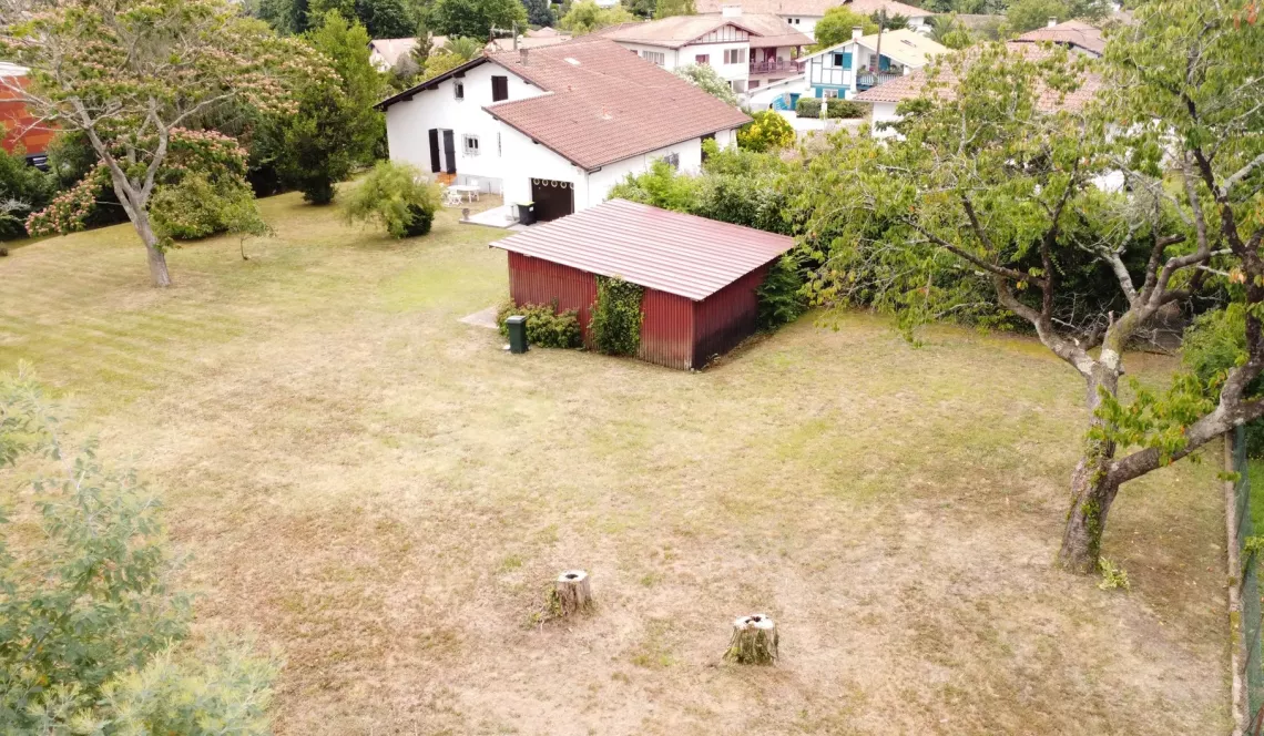 RARE à Anglet rue de Lamouly - Terrain à bâtir plat d’une surface de 500 m², prévoir viabilisation + branchement tout à l’égout