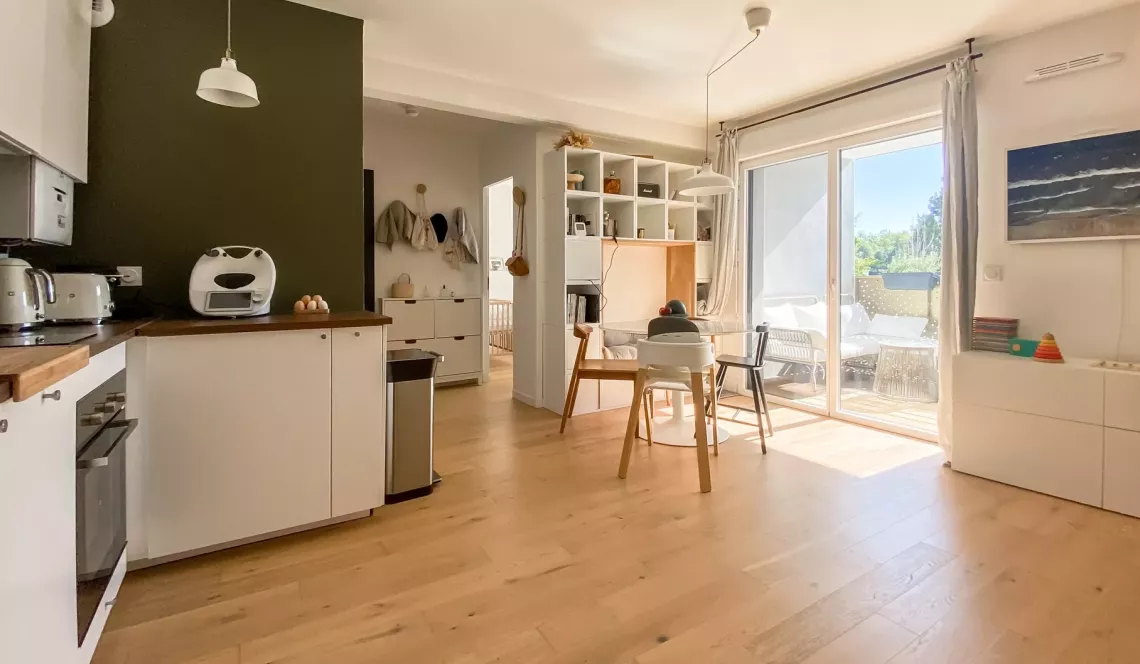 Bayonne à deux pas de la Gare - Dans résidence de 2019, joli type 3 joliment décoré avec terrasse de 7 m² + place de parking en sous-sol 