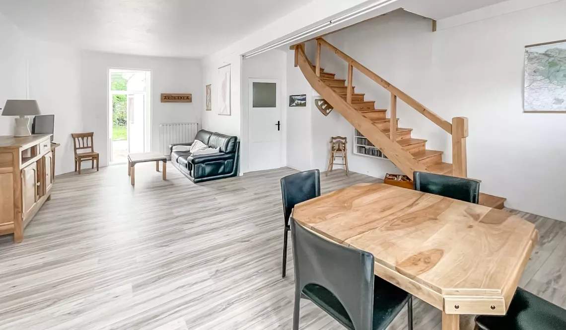 Bayonne St Esprit - Belle mitoyenne de 115 m² habitable, 3 chambres, pièce de vie de 37 m² sur parcelle de 312 m² + garage 