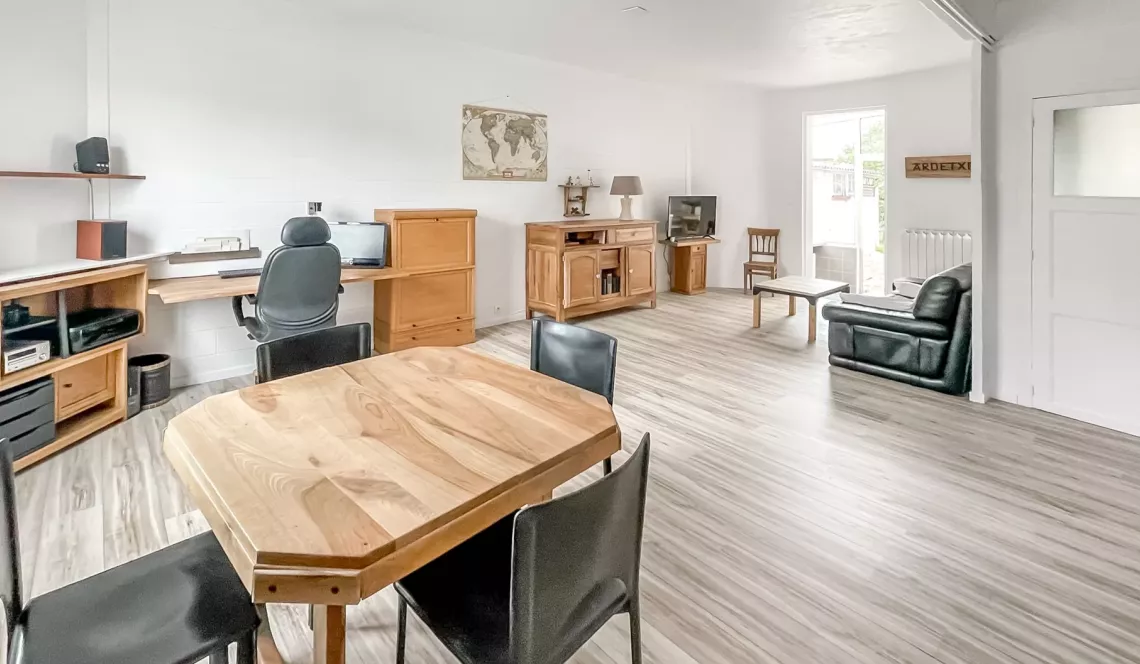 Bayonne St Esprit - Belle mitoyenne de 115 m² habitable, 3 chambres, pièce de vie de 37 m² sur parcelle de 312 m² + garage 