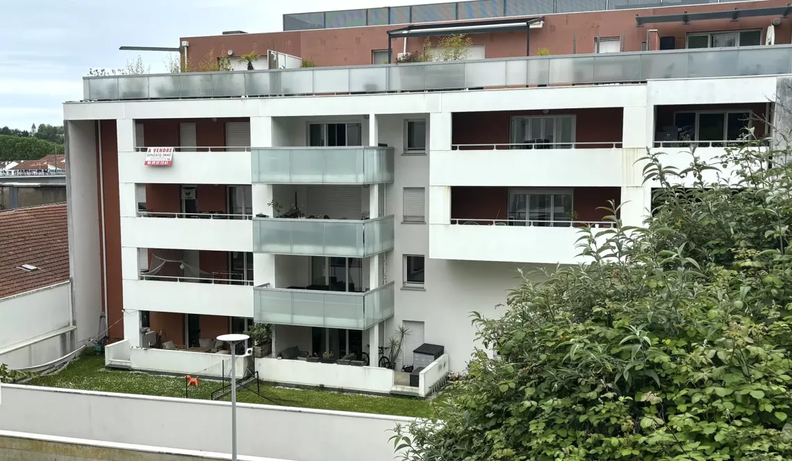 RARE sur Bayonne - Dans résidence de 2016, étage élevé pour ce type 3 de 62 m² habitable + belle terrasse + parking en sous-sol couvert